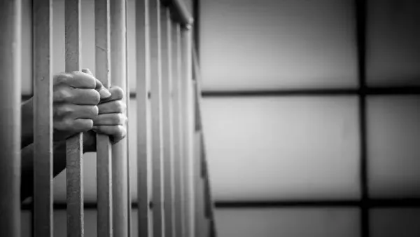 تفسير حلم السجن لابن سيرين للعزباء وللمتزوجة وللمطلقة