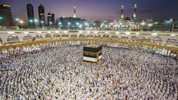 ما هو حكم السفر إلى السعودية وأداء مناسك الحج بعقد عمل