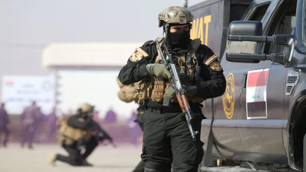 صورة تعبيرية يظهر فيها عناصر من الشرطة العراقية