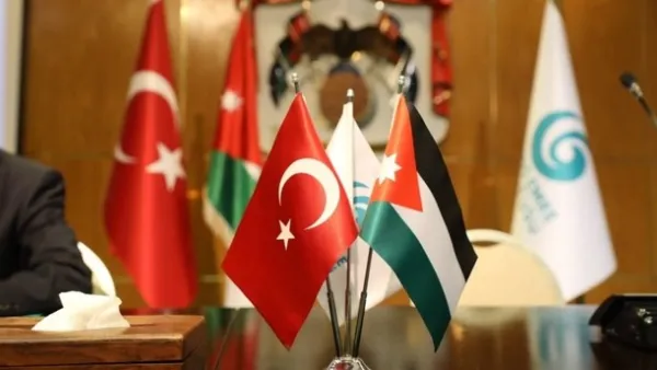 العلمين الأردني والتركي