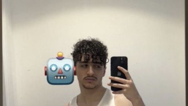 شاب يسيء للذات الإلهية شاب يسيء للذات الإلهية