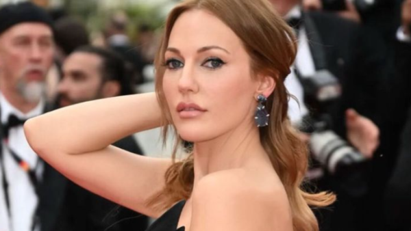 مريم أوزرلي تخطف الأنظار بإطلالتها في اليوم الثالث من مهرجان كان 