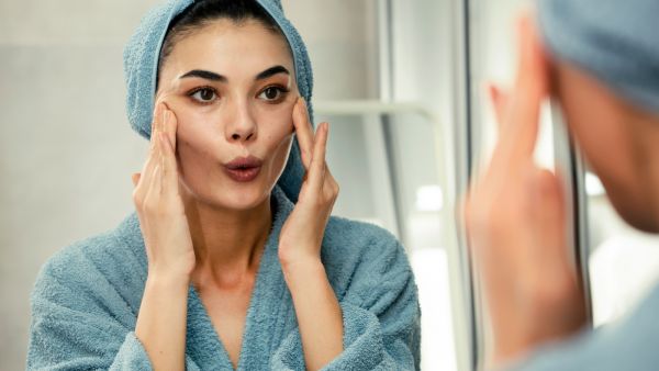 جميلة البوابة: هل تساعد يوغا الوجه في إخفاء التجاعيد؟