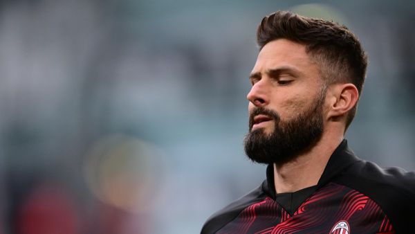 AC Milan's French forward #09 Olivier Giroud warms up prior to the Italian Serie A football match between Juventus and AC Milan at The Allianz Stadium in Turin on April 27, 2024. (Photo by MARCO BERTORELLO / AFP)