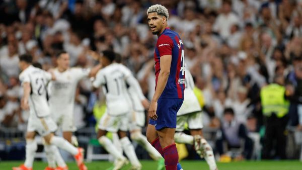 Barcelona's Uruguayan defender #04 Ronald Araujo reacts to the equalizer scored by Real Madrid's Spanish forward #17 Lucas Vazquez during the Spanish league football match between Real Madrid CF and FC Barcelona at the Santiago Bernabeu stadium in Madrid on April 21, 2024. (Photo by OSCAR DEL POZO / AFP)