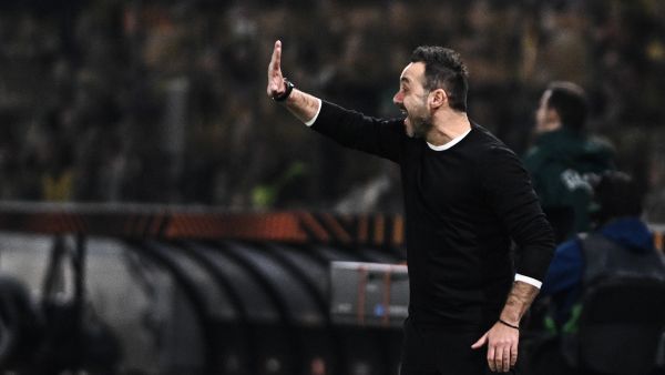 Brighton's Italian head coach Roberto De Zerbi reacts during the UEFA Europa League Group B football match between AEK Athens FC and Brighton and Hove Albion FC at the Agia Sophia Stadium in Athens on November 30, 2023. (Photo by Angelos TZORTZINIS / AFP)