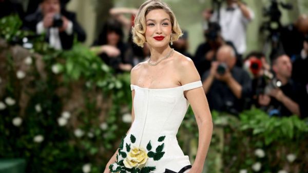 جيجي حديد تجسد الربيع في  حفل Met Gala لعام 2024