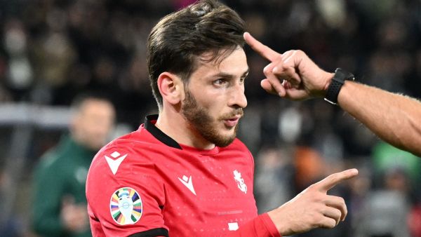 Georgia's midfielder #07 Khvicha Kvaratskhelia gestures to a referee during the UEFA EURO 2024 qualifying play-off final football match between Georgia and Greece in Tbilisi on March 26, 2024. (Photo by Vano SHLAMOV / AFP)