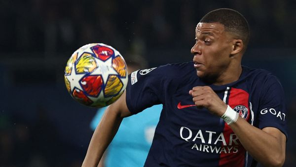 Paris Saint-Germain's French forward #07 Kylian Mbappe controls the ball during the UEFA Champions League semi-final second leg football match between Paris Saint-Germain (PSG) and Borussia Dortmund, at the Parc des Princes stadium in Paris on May 7, 2024. (Photo by Anne-Christine POUJOULAT / AFP)