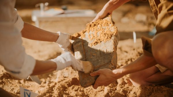 Archaeologists 