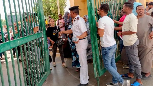 ترحيل 700 سوداني ترحيل 700 سوداني