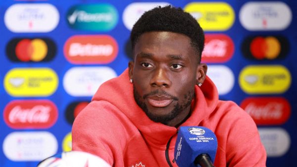 ألفونسو ديفيس (Photo by Hector Vivas / GETTY IMAGES NORTH AMERICA / Getty Images via AFP)