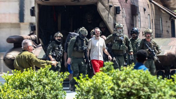 How did the Israeli army rescue the four hostages? Operation details