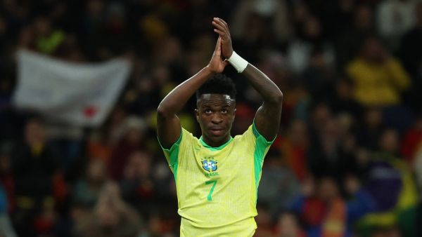 Brazil's forward #07 Vinicius Junior claps as he leaves the pitch for substitution during the international friendly football match between Spain and Brazil at the Santiago Bernabeu stadium in Madrid on March 26, 2024. Spain arranged a friendly against Brazil at the Santiago Bernabeu under the slogan "One Skin" to help combat racism. (Photo by Pierre-Philippe MARCOU / AFP)