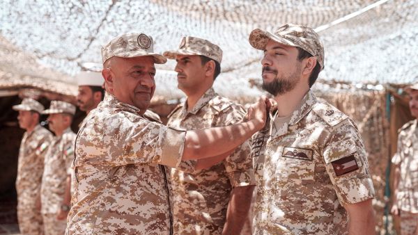 ترفيع الأمير الحسين إلى رتبة رائد ترفيع الأمير الحسين إلى رتبة رائد