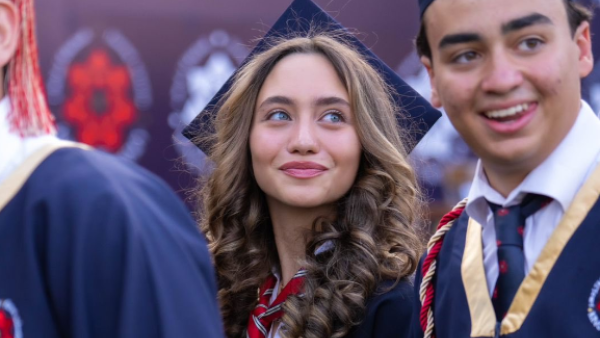 الأميرة جليلة ببنطلون جينز أحمر وبلوز المنتخب وجمالها يخطف الأنظار...شاهدوها