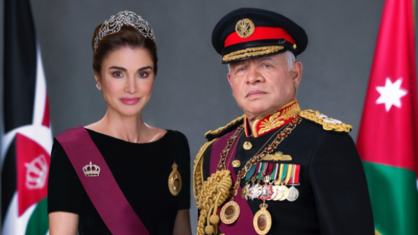 الإطلالة الأولى للملك عبدالله والملكة رانيا بمناسبة اليوبيل الفضي وما التاج الذي ارتدته الملكة