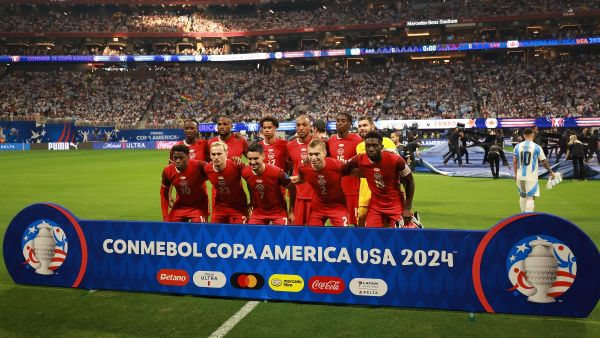Players of Canada pose for a team photo during the CONMEBOL Copa America group A match between Argentina and Canada at Mercedes-Benz Stadium on June 20, 2024 in Atlanta, Georgia. Hector Vivas/Getty Images/AFP (Photo by Hector Vivas / GETTY IMAGES NORTH AMERICA / Getty Images via AFP)