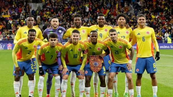 Colombia's players pose prior to the international friendly football match between Romania and Colombia at the Metropolitano stadium in Madrid on March 26, 2024. (Photo by OSCAR DEL POZO / AFP)