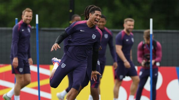 England's midfielder #10 Jude Bellingham (C) laughs during a training session at the UEFA Euro 2024 European football Championship, in Blankenhain, eastern Germany on June 15, 2024. (Photo by Adrian DENNIS / AFP)