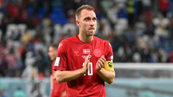 Denmark's midfielder #10 Christian Eriksen applauds after the Qatar 2022 World Cup Group D football match between Australia and Denmark at the Al-Janoub Stadium in Al-Wakrah, south of Doha on November 30, 2022. (Photo by Alberto PIZZOLI / AFP)