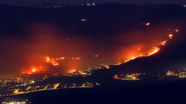 حرائق في جبال الجليل إثر قصف حزب الله للمستوطنات والقواعد الاسرائيلية