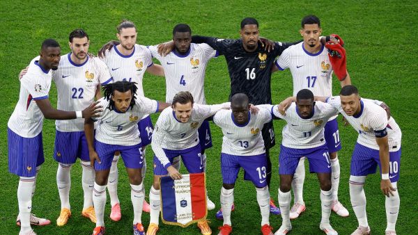 France's players pose for a team picture during the UEFA Euro 2024 Group D football match between Austria and France at the Duesseldorf Arena in Duesseldorf on June 17, 2024. (Photo by KENZO TRIBOUILLARD / AFP)