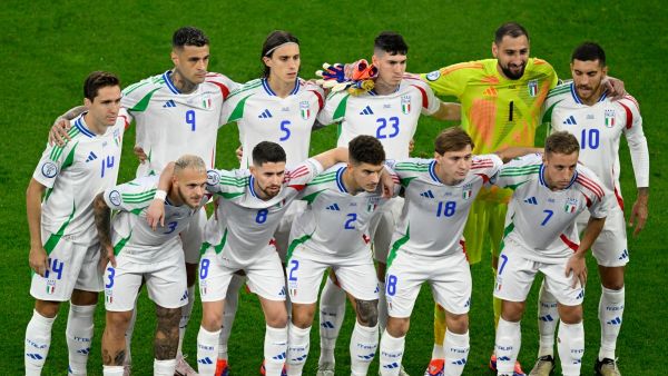 Italy's players pose ahead of the UEFA Euro 2024 Group B football match between Spain and Italy at the Arena AufSchalke in Gelsenkirchen on June 20, 2024. (Photo by INA FASSBENDER / AFP)