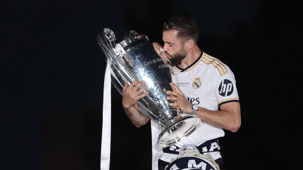 Real Madrid's Spanish defender #06 Nacho Fernandez celebrates with the trophy their 15th Champions League win, one day after beating Borussia Dortmund in London, on Cibeles square in Madrid on June 2, 2024. (Photo by Thomas COEX / AFP)