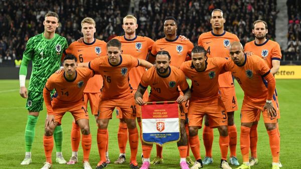 The team of the Netherlands pose for a photo ahead the friendly football match between Germany and Netherlands in Frankfurt, western Germany, on March 26, 2024. (Photo by INA FASSBENDER / AFP)
