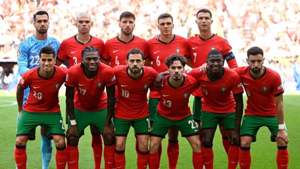 Portgual's players pose for a team photo ahead of kick-off in the UEFA Euro 2024 Group F football match between Turkey and Portugal at the BVB Stadion in Dortmund on June 22, 2024. (Photo by INA FASSBENDER / AFP)
