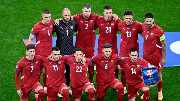 Serbia's players pose for a team picture during the UEFA Euro 2024 Group C football match between Serbia and England at the Arena AufSchalke in Gelsenkirchen on June 16, 2024. (Photo by INA FASSBENDER / AFP)