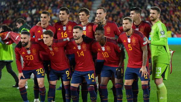 Team Spain pose before the UEFA Euro 2024 group A qualifying football match between Spain and Georgia at the Jose Zorrilla stadium in Valladolid on November 19, 2023. (Photo by CESAR MANSO / AFP)