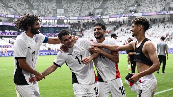 مصر إلى ربع النهائي على رأس المجموعة الثالثة (Photo by Philippe Lopez / AFP)