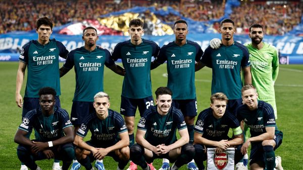Arsenal's players pose before the UEFA Champions League Group B first leg football match between RC Lens and Arsenal FC at the Bollaert Stadium in Lens, northern France, on October 3, 2023. (Photo by Sameer Al-Doumy / AFP)