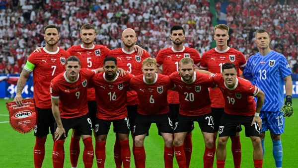 pose for a team picture during the UEFA Euro 2024 Group D football match between Poland and Austria at the Olympiastadion in Berlin on June 21, 2024. (Photo by JOHN MACDOUGALL / AFP)