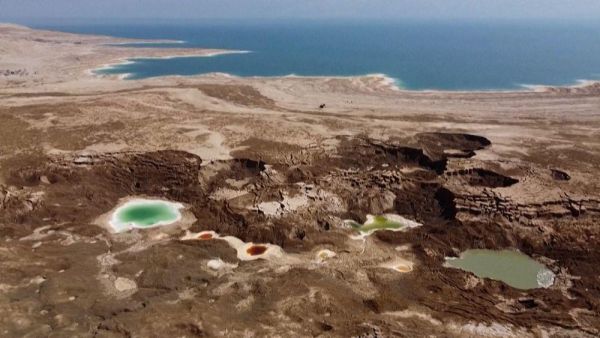 انحسار مياه البحر بشكل غير معتاد في أجزاء من شواطئ مصر والمغرب