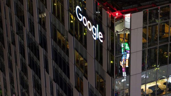 AI raises Google's carbon emissions 50%, stalling 2030 green plan