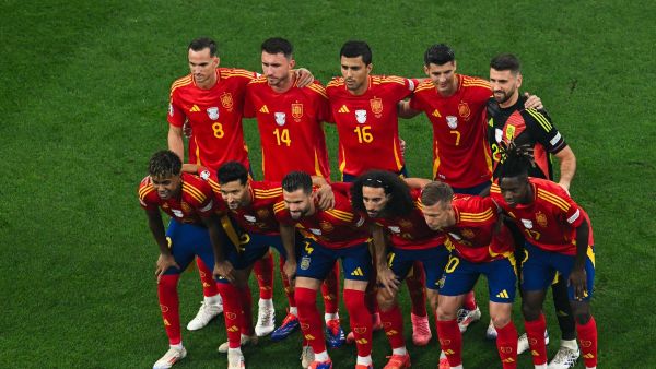 Spain's players pose ahead of the UEFA Euro 2024 semi-final football match between Spain and France at the Munich Football Arena in Munich on July 9, 2024. (Photo by THOMAS KIENZLE / AFP)