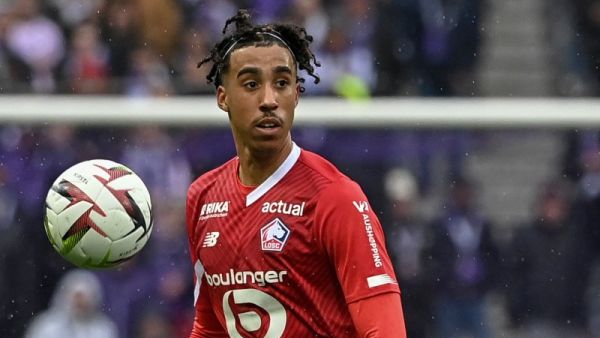 Lille's French defender #15 Leny Yoro controls the ball during the French L1 football match between Toulouse FC and Lille LOSC at the TFC Stadium in Toulouse, southwestern France, on February 25, 2024. (Photo by Valentine CHAPUIS / AFP)
