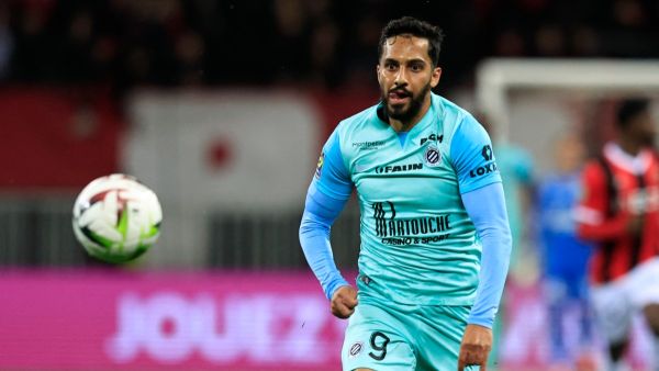 Montpellier's Jordanian forward #09 Mousa Al-Tamari watches the ball during the French L1 football match between OGC Nice and Montpellier Herault SC at the Allianz Riviera Stadium in Nice, south-eastern France, on March 8, 2024. (Photo by Valery HACHE / AFP)
