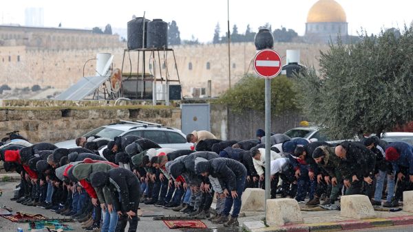 جعل يوم الجمعة القادم، يوما للدفاع عن غزة والقدس والأقصى