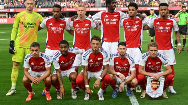 Arsenal FC's players pose ahead of the pre-season club friendly football match between Manchester United FC and Arsenal FC at SoFi Stadium in Inglewood, California on July 27, 2024. (Photo by Patrick T. Fallon / AFP)