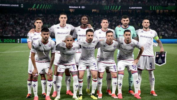 Fiorentina's players pose ahead of the UEFA Europa Conference League final football match between Olympiakos and Fiorentina on May 29, 2024 at the AEK Arena in Athens. (Photo by Angelos Tzortzinis / AFP)