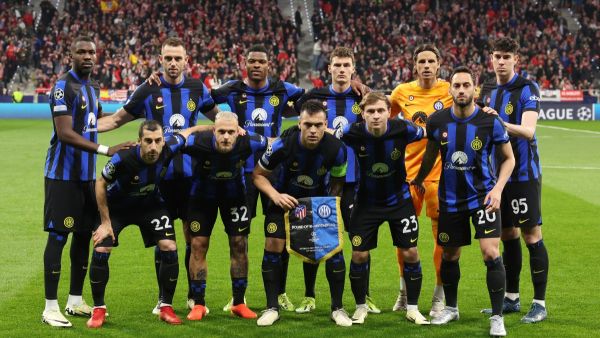 Inter Milan's players pose prior the UEFA Champions League last 16 second leg football match between Club Atletico de Madrid and Inter Milan at the Metropolitano stadium in Madrid on March 13, 2024. (Photo by Thomas COEX / AFP)