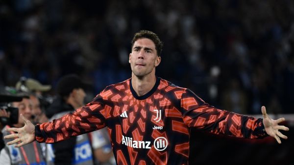 Juventus' Serbian forward #09 Dusan Vlahovic celebrates after winning the Italian Cup Final between Atalanta and Juventus at the Olympic stadium in Rome on May 15, 2024. (Photo by Filippo MONTEFORTE / AFP)