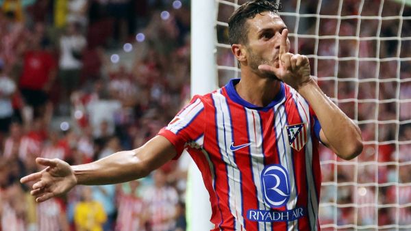 Atletico Madrid's Spanish midfielder #06 Koke celebrates scoring his team's third goal during the Spanish league football match between Club Atletico de Madrid and Girona FC at the Metropolitano stadium in Madrid on August 25, 2024. (Photo by Pierre-Philippe MARCOU / AFP)