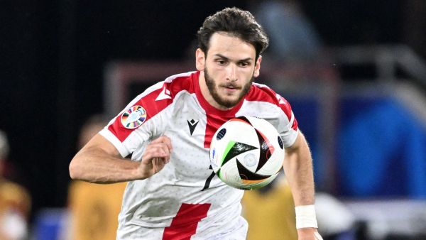 Georgia's forward #07 Khvicha Kvaratskhelia runs with the ball during the UEFA Euro 2024 round of 16 football match between Spain and Georgia at the Cologne Stadium in Cologne on June 30, 2024. (Photo by Kirill KUDRYAVTSEV / AFP)