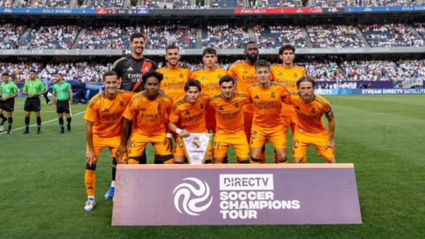 Real Madrid players pose for a team photo before during the pre-season club friendly football match between AC Milan and Real Madrid at Soldier Field in Chicago, Illinois, on July 31, 2024. (Photo by KAMIL KRZACZYNSKI / AFP)