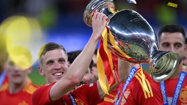 Spain's forward #10 Daniel Olmo celebrates with the trophy after winning the UEFA Euro 2024 final football match between Spain and England at the Olympiastadion in Berlin on July 14, 2024. (Photo by Kirill KUDRYAVTSEV / AFP)